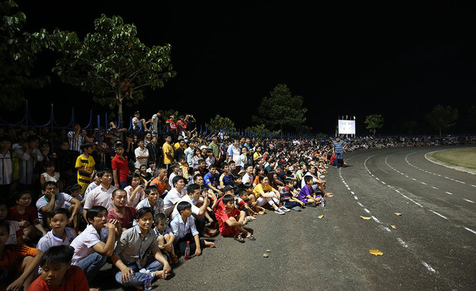 Bình Phước vỡ sân khi Công Phượng, Xuân Trường đến thi đấu